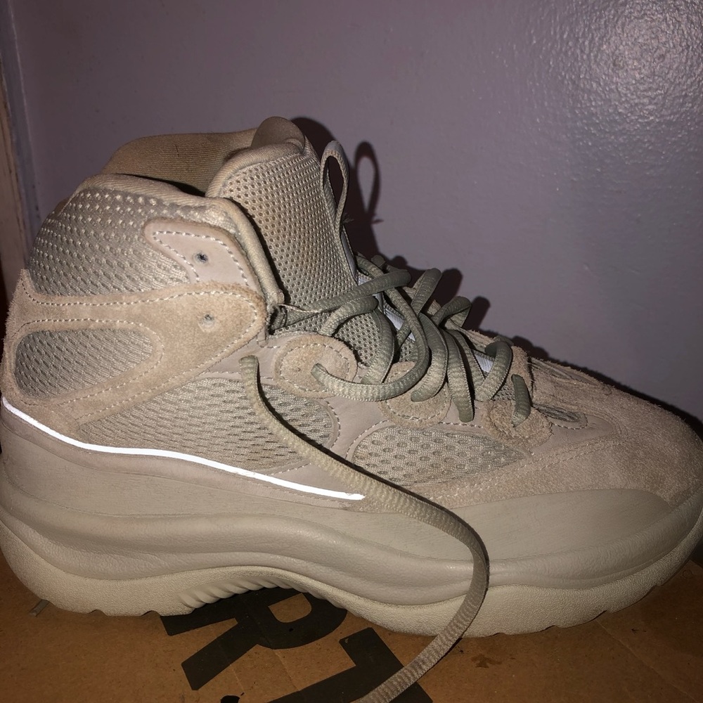 YEEZY DESERT BOOT